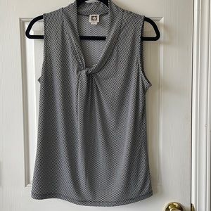 Anne Klein medium sleeveless blouse with v neck detailing.